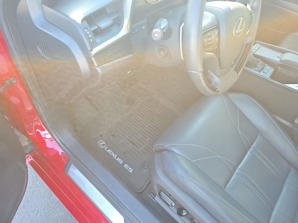 Used 2021 Lexus ES 300h w/ Accessory Package image 17