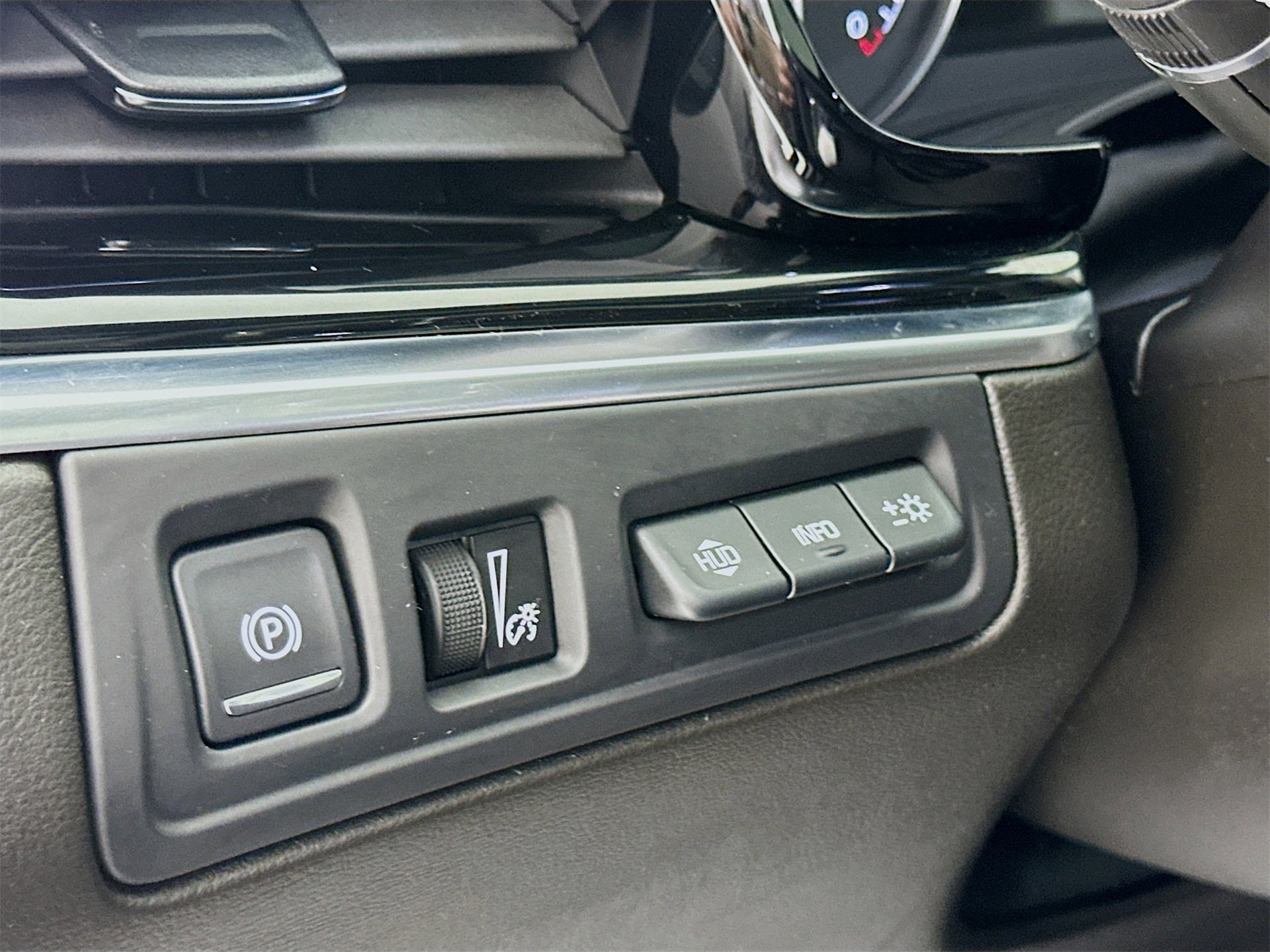 Used 2023 Cadillac XT6 Sport w/ Technology Package image 11