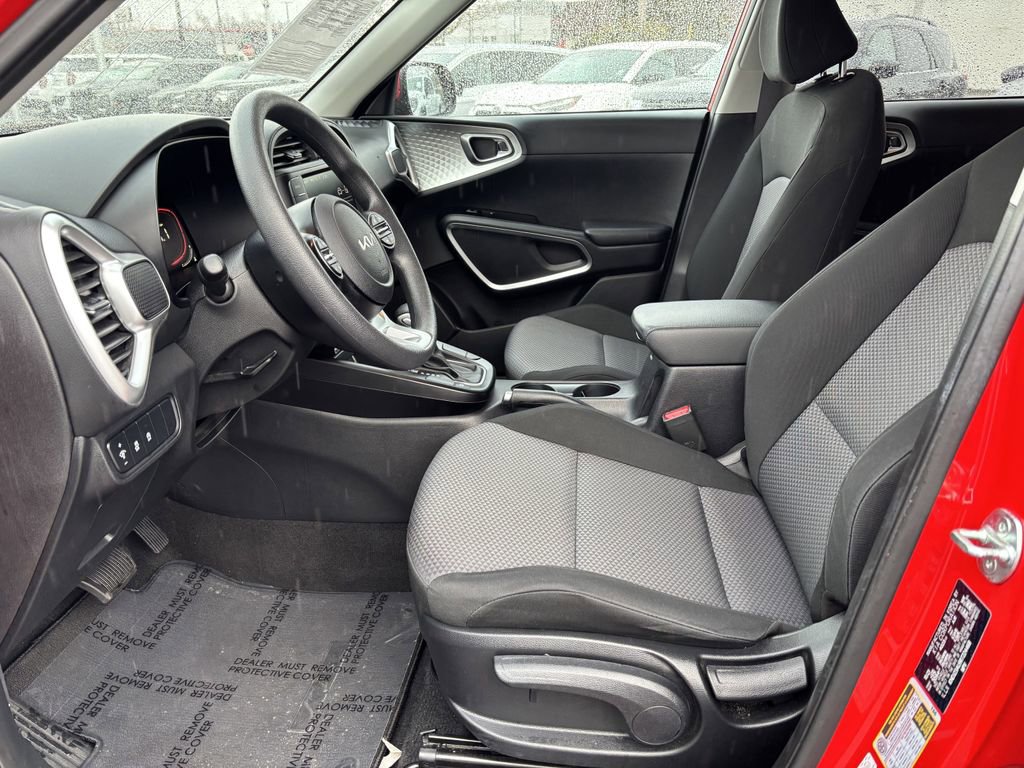 Used 2024 Kia Soul LX w/ Option Group 015 FWD image 12