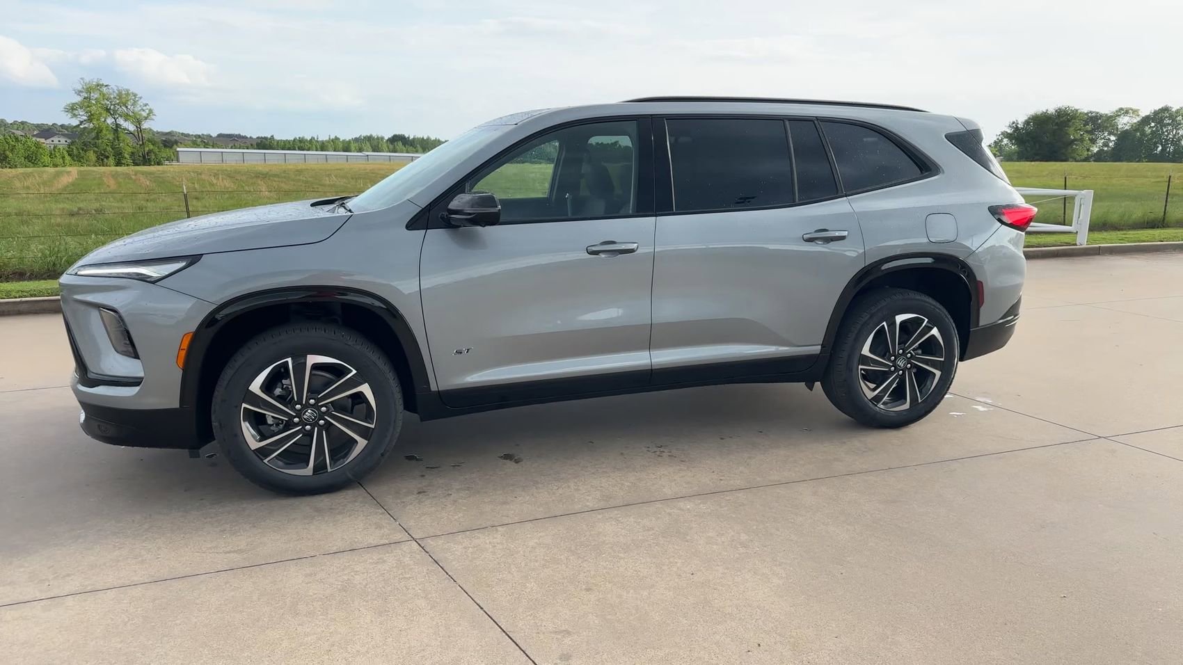 New 2026 Buick Enclave Sport Touring w/ Power Package FWD image 4