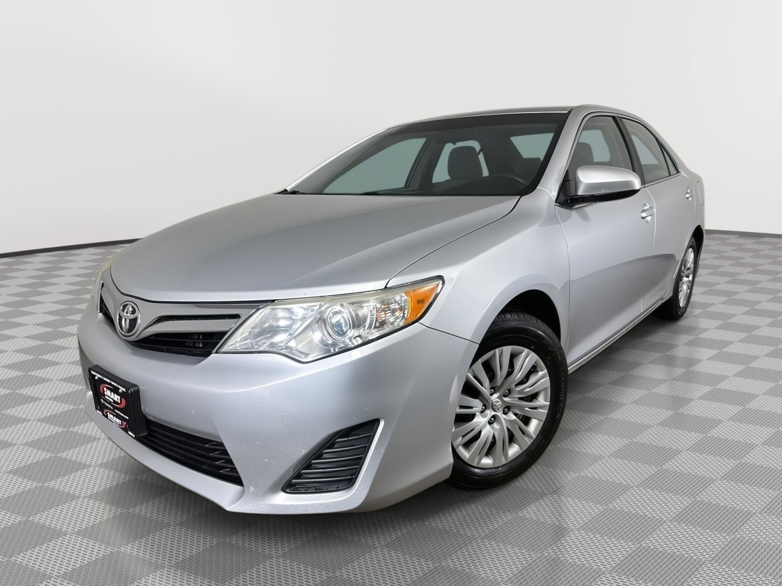 Used 2014 Toyota Camry LE FWD image 1
