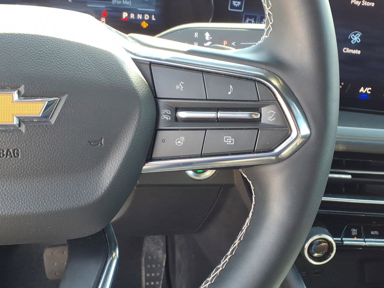 Used 2024 Chevrolet Traverse LS image 17