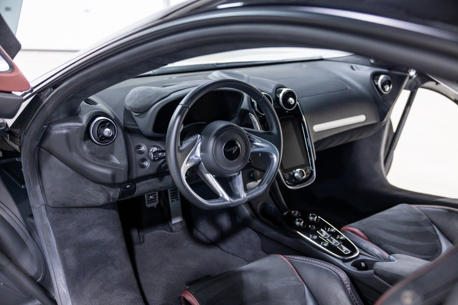 Used 2022 McLaren GT RWD image 31
