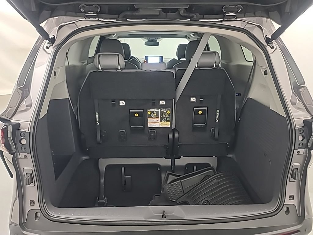 Used 2023 Toyota Sienna XLE AWD/4WD image 19