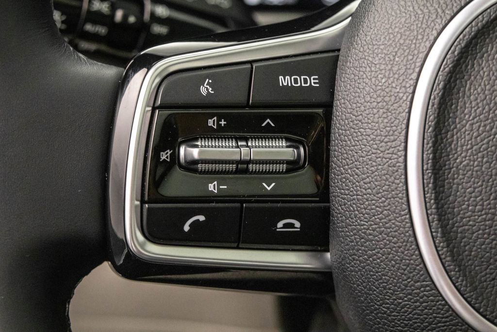 Used 2023 Kia Sorento SX image 15