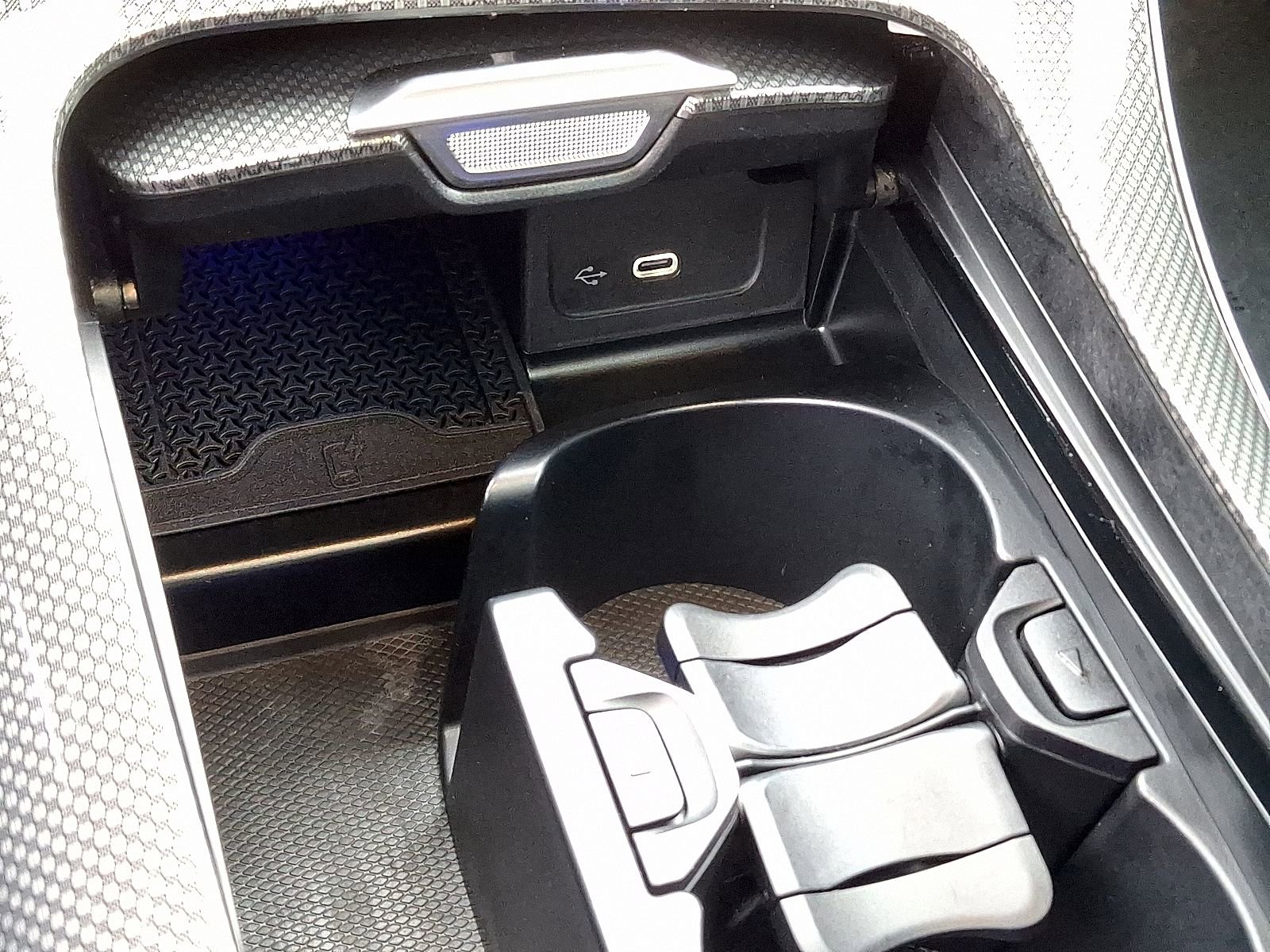 Used 2024 Mercedes-Benz CLE 300 4MATIC Coupe image 23