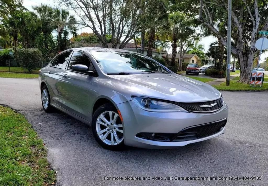 Used 2015 Chrysler 200 S FWD image 9