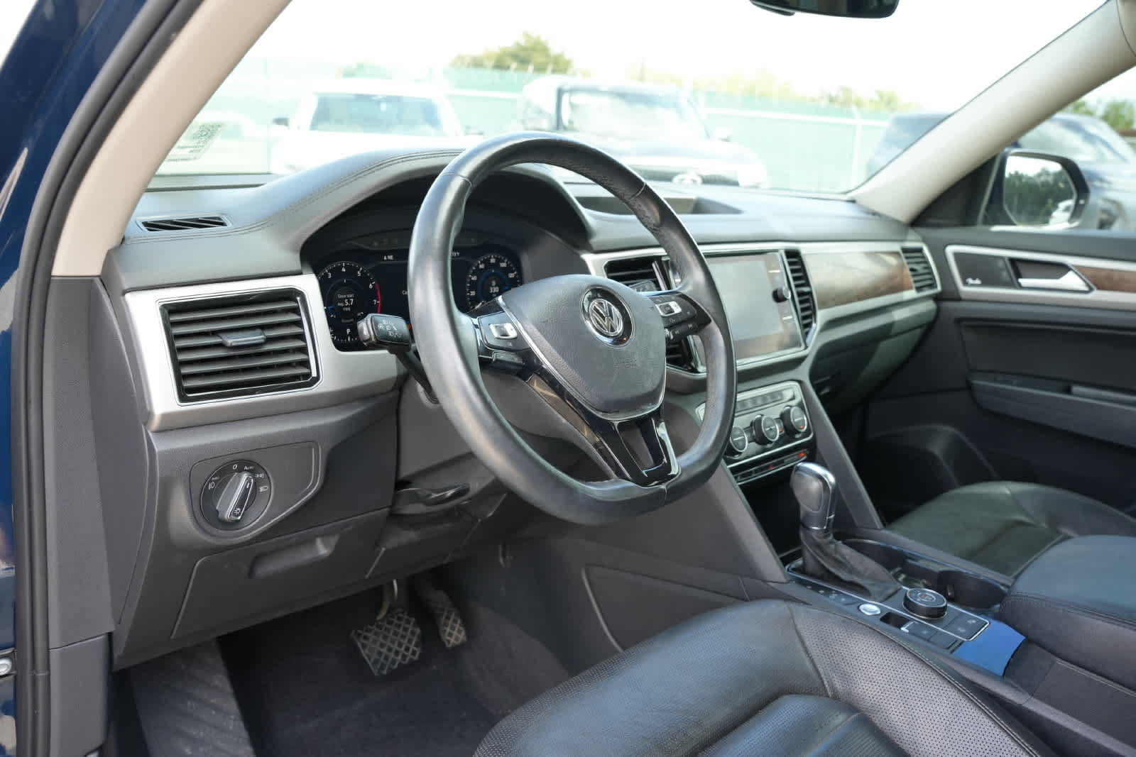 Used 2018 Volkswagen Atlas SEL Premium AWD/4WD image 14