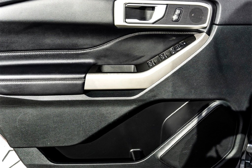 Used 2024 Ford Explorer XLT w/ Equipment Group 202A image 10