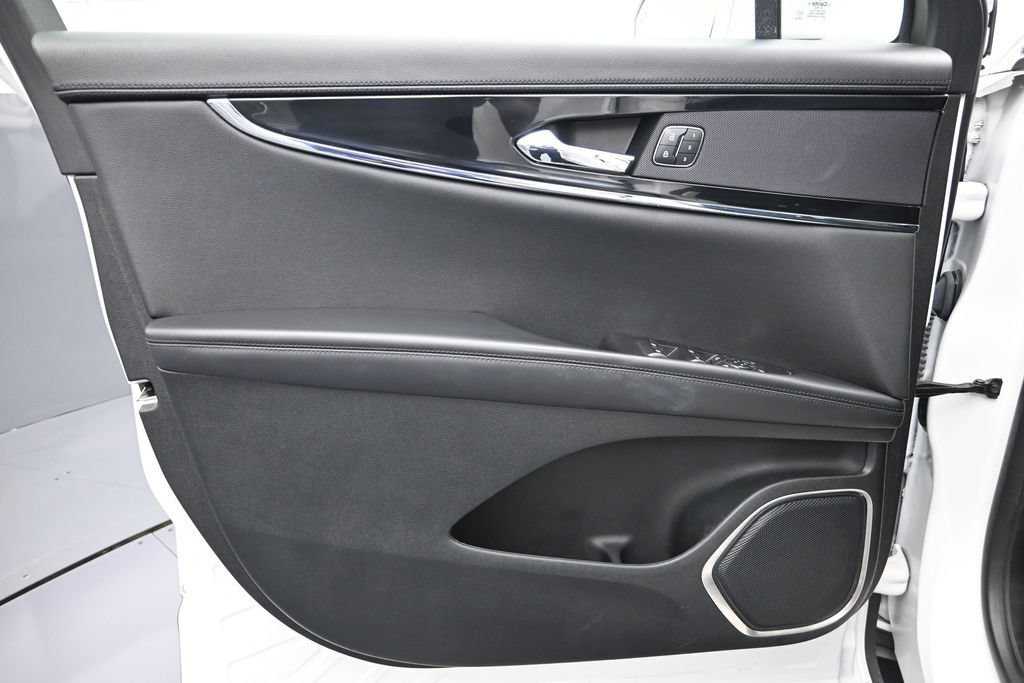 Used 2023 Lincoln Nautilus Reserve FWD image 12