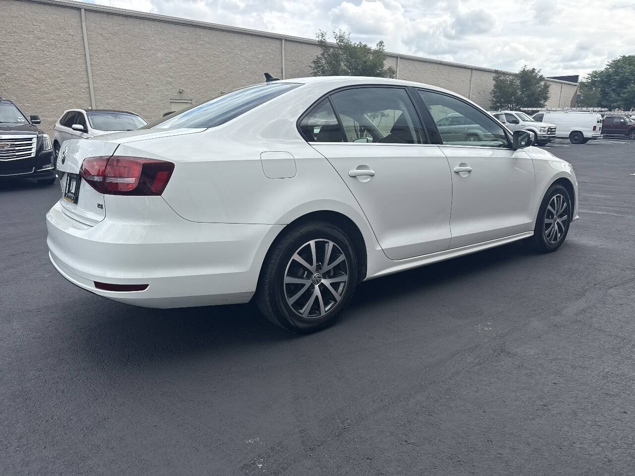 Used 2017 Volkswagen Jetta SE FWD image 9