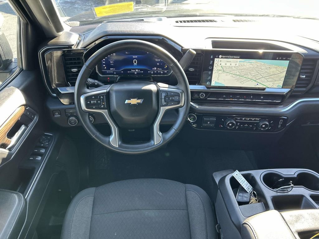 Used 2025 Chevrolet Silverado 1500 LT image 2