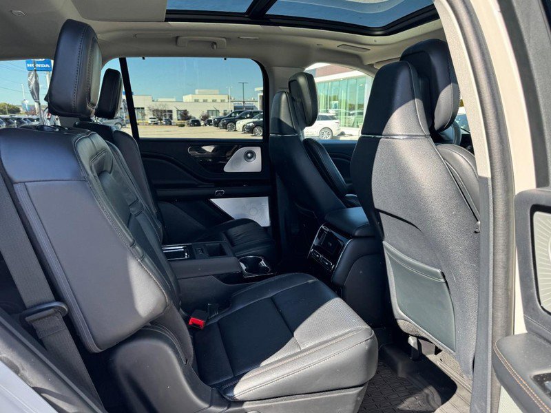 Certified 2025 Lincoln Aviator Reserve w/ Equipment Group 201A image 13