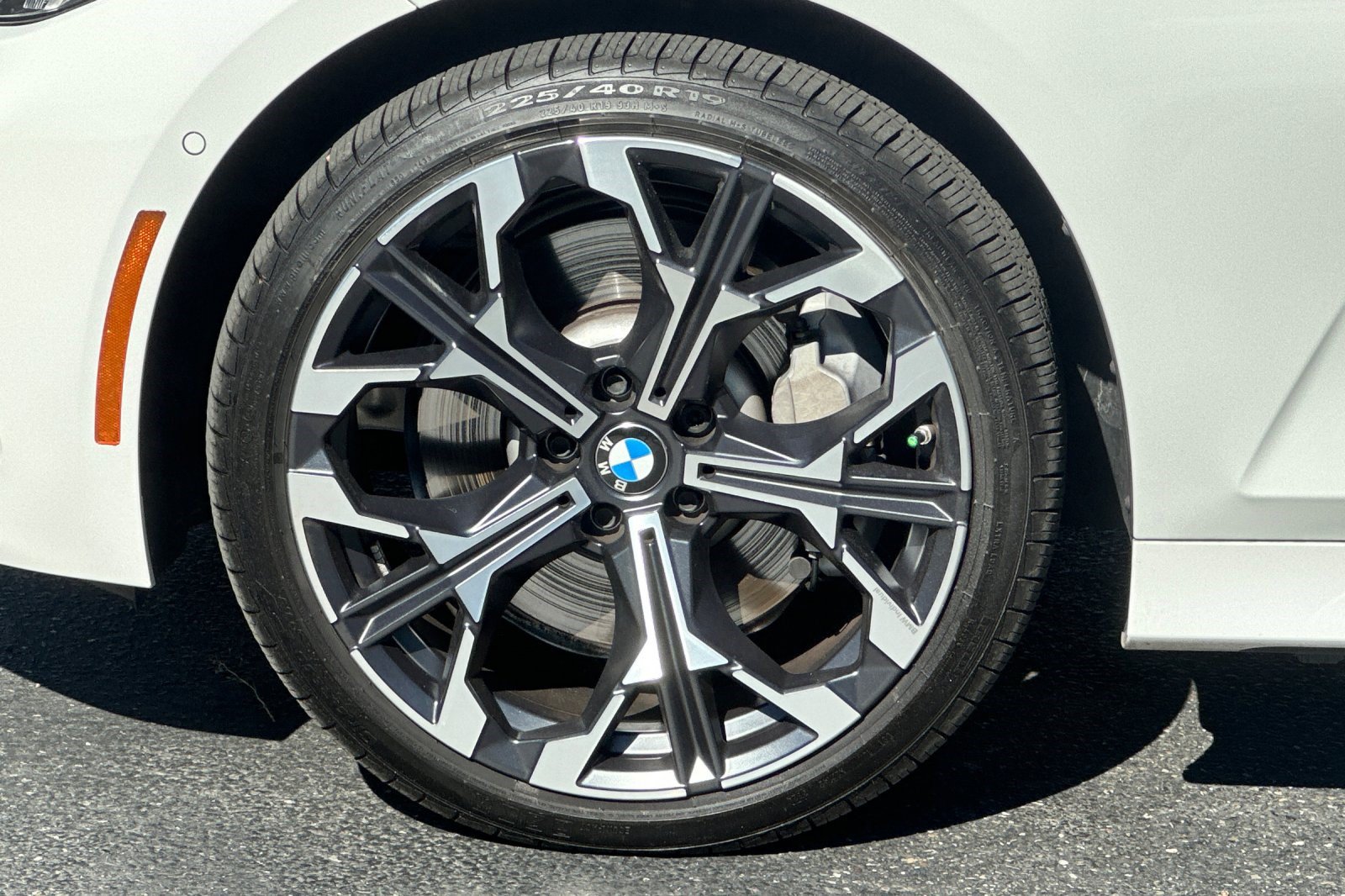 Used 2025 BMW 330i Sedan w/ Premium Package RWD image 37