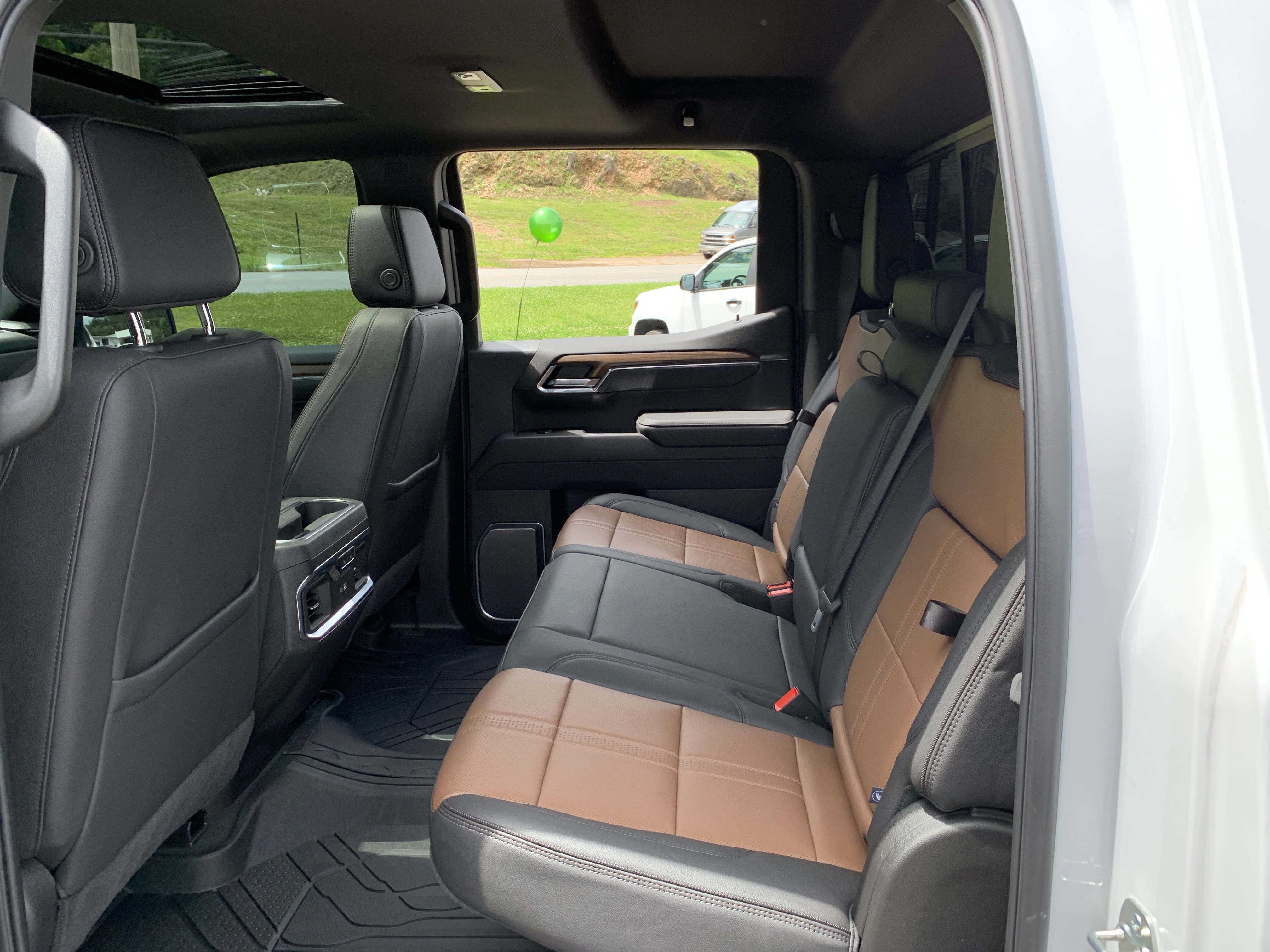 Used 2025 Chevrolet Silverado 1500 High Country AWD/4WD image 42