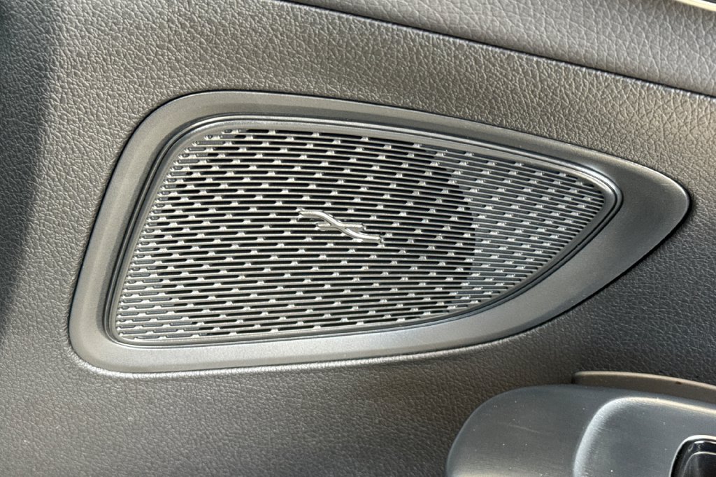 Used 2024 Mercedes-Benz C 300 Sedan image 4