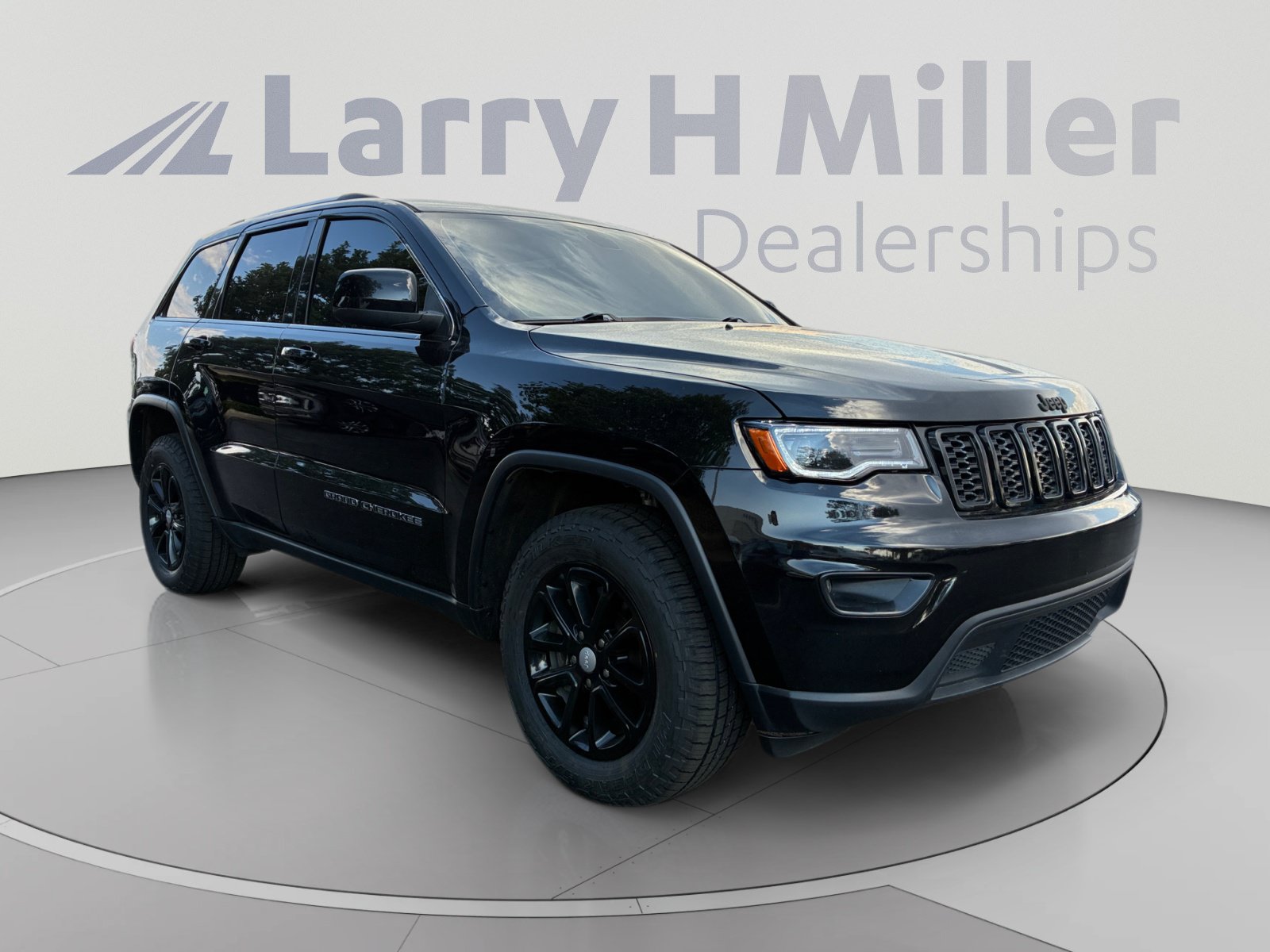 Used 2021 Jeep Grand Cherokee Laredo AWD/4WD image 7