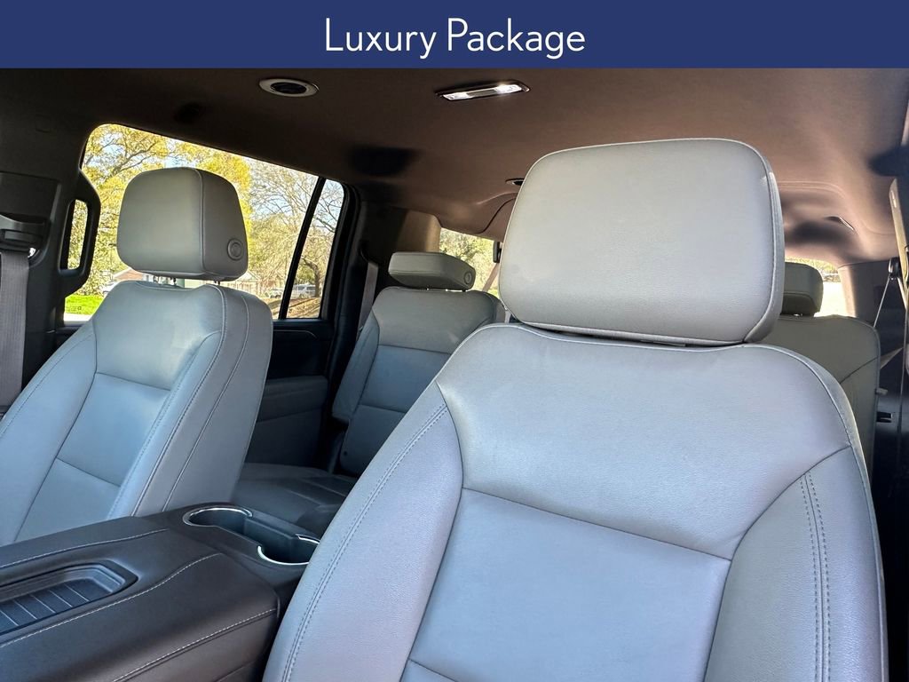 Used 2022 Chevrolet Suburban LT w/ Luxury Package image 8