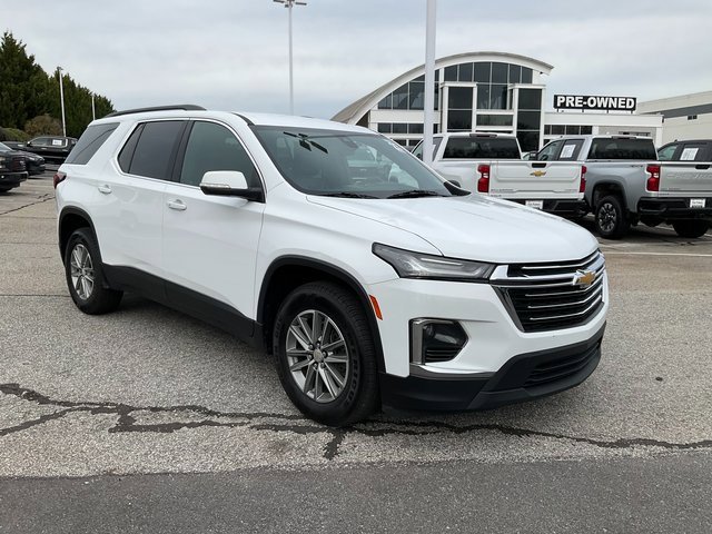 Used 2023 Chevrolet Traverse LT image 3
