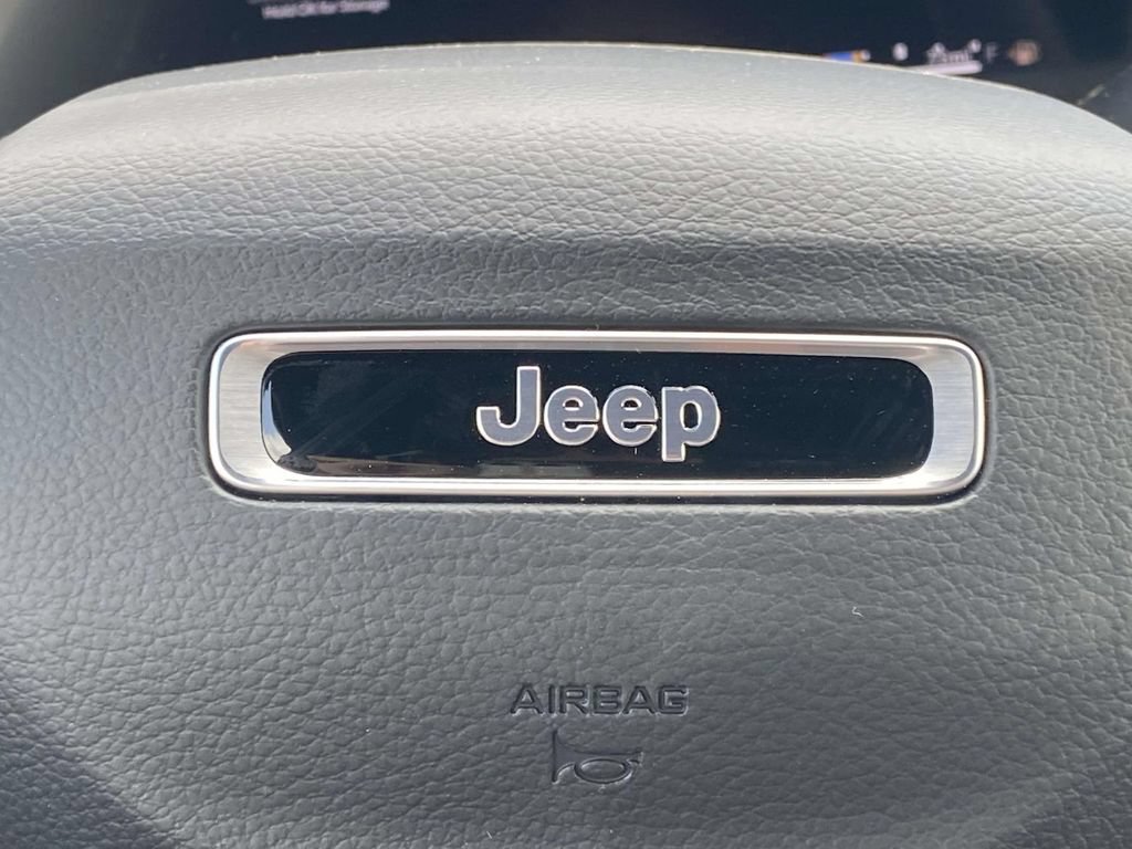 New 2026 Jeep Grand Cherokee Limited w/ Limited Altitude Package RWD image 31