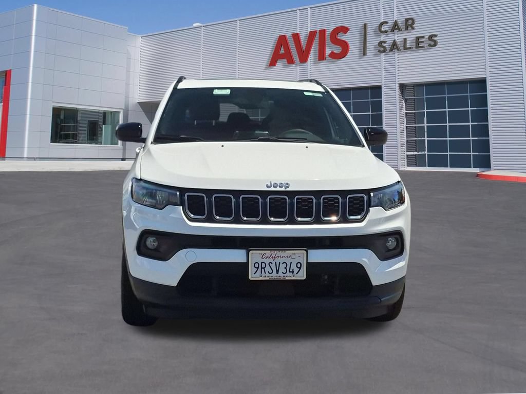Used 2025 Jeep Compass Latitude w/ Sun & Sound Group AWD/4WD image 2