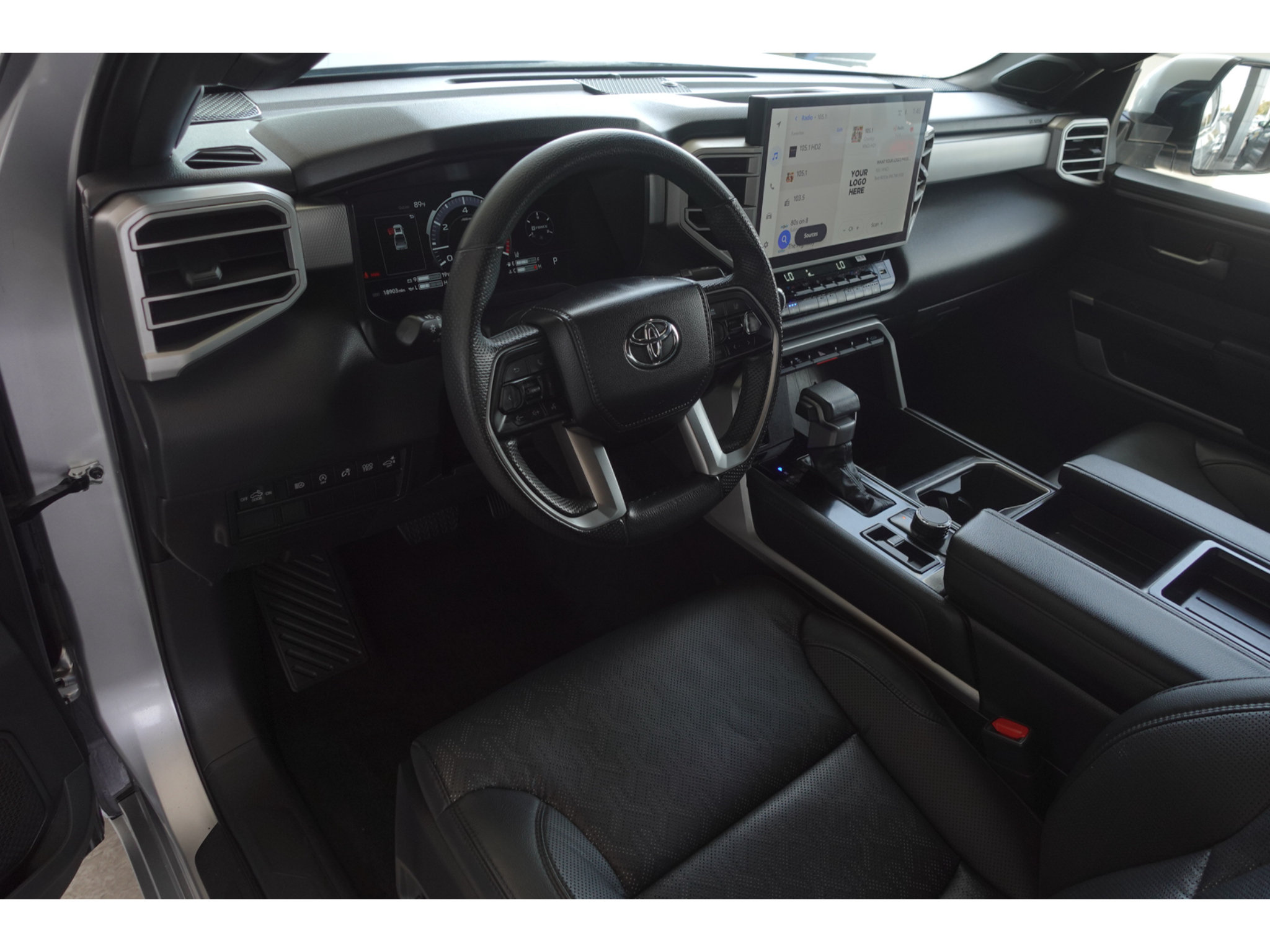 Used 2025 Toyota Tundra Limited AWD/4WD image 9