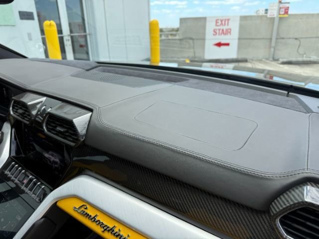 Used 2020 Lamborghini Urus image 26