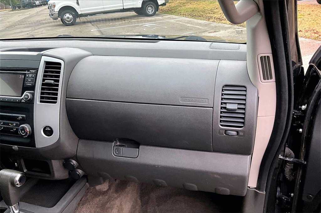 Used 2015 Nissan Frontier SV image 16