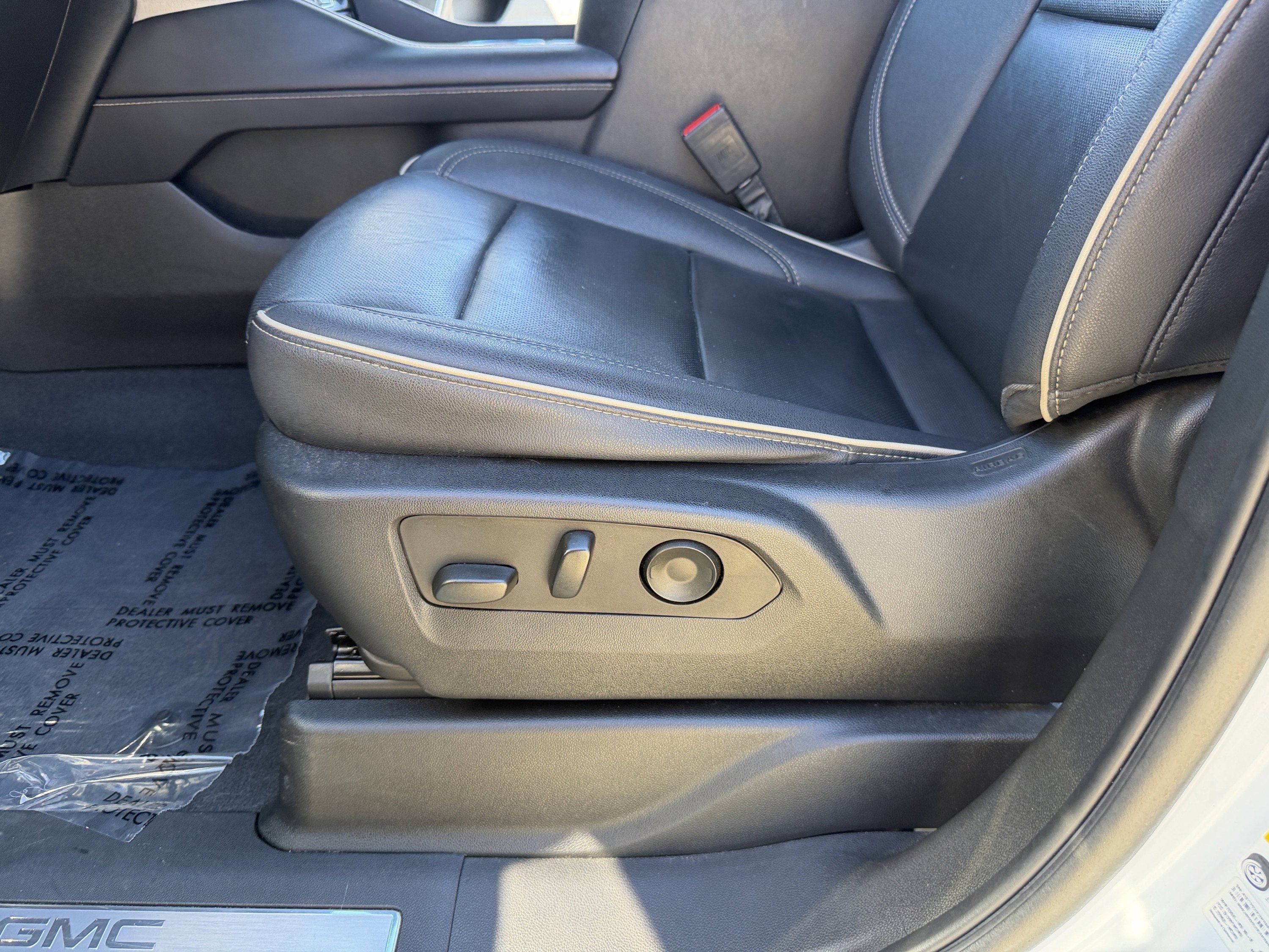 Used 2022 GMC Yukon XL SLT w/ SLT Luxury Package RWD image 12