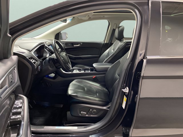 Used 2019 Ford Edge Titanium w/ Equipment Group 301A AWD/4WD image 11