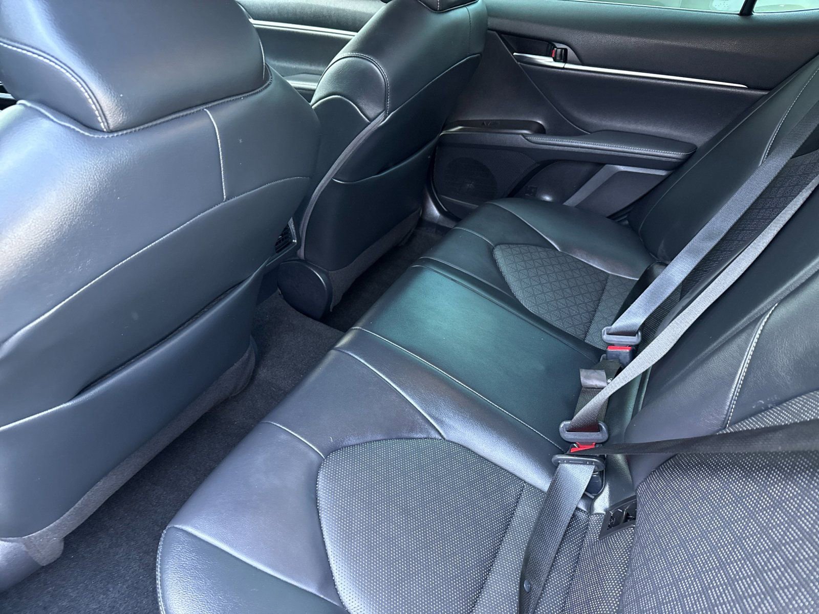 Used 2022 Toyota Camry XSE FWD image 11