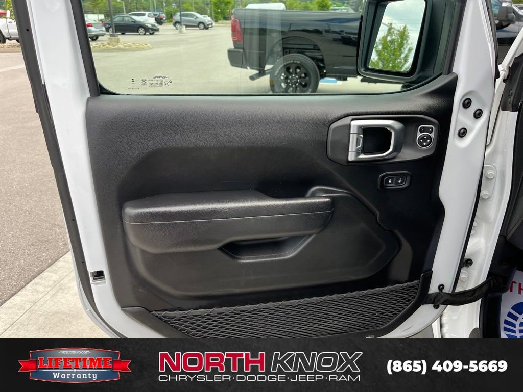 Used 2023 Jeep Gladiator Rubicon AWD/4WD image 7