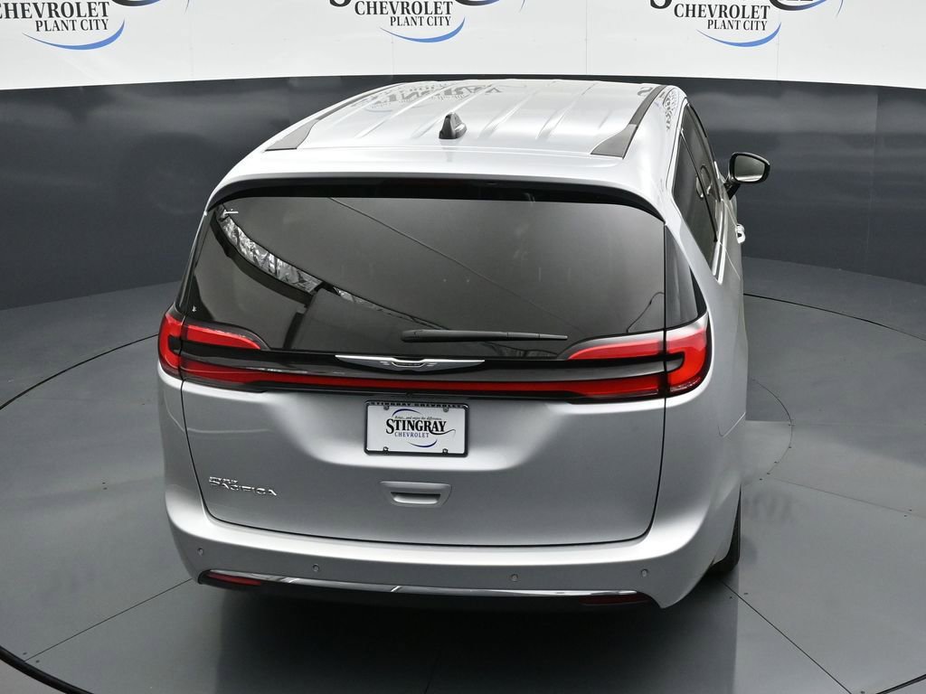 Used 2024 Chrysler Pacifica Touring-L image 14