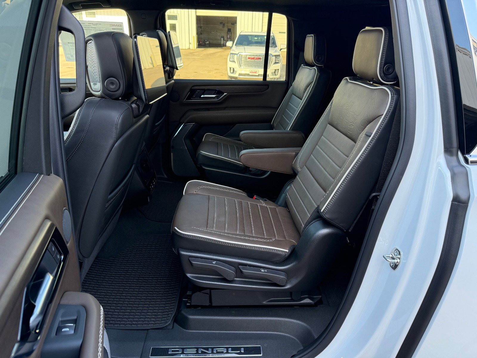 New 2026 GMC Yukon XL Denali Ultimate image 14