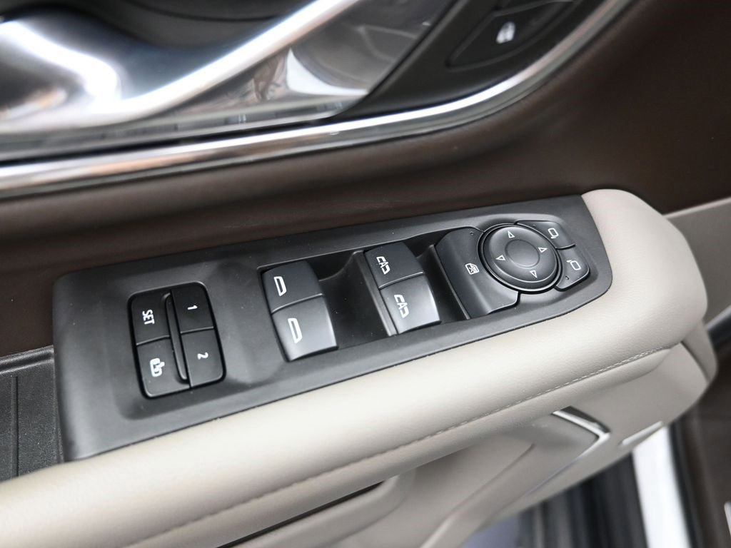 Used 2024 Chevrolet Suburban LT image 10