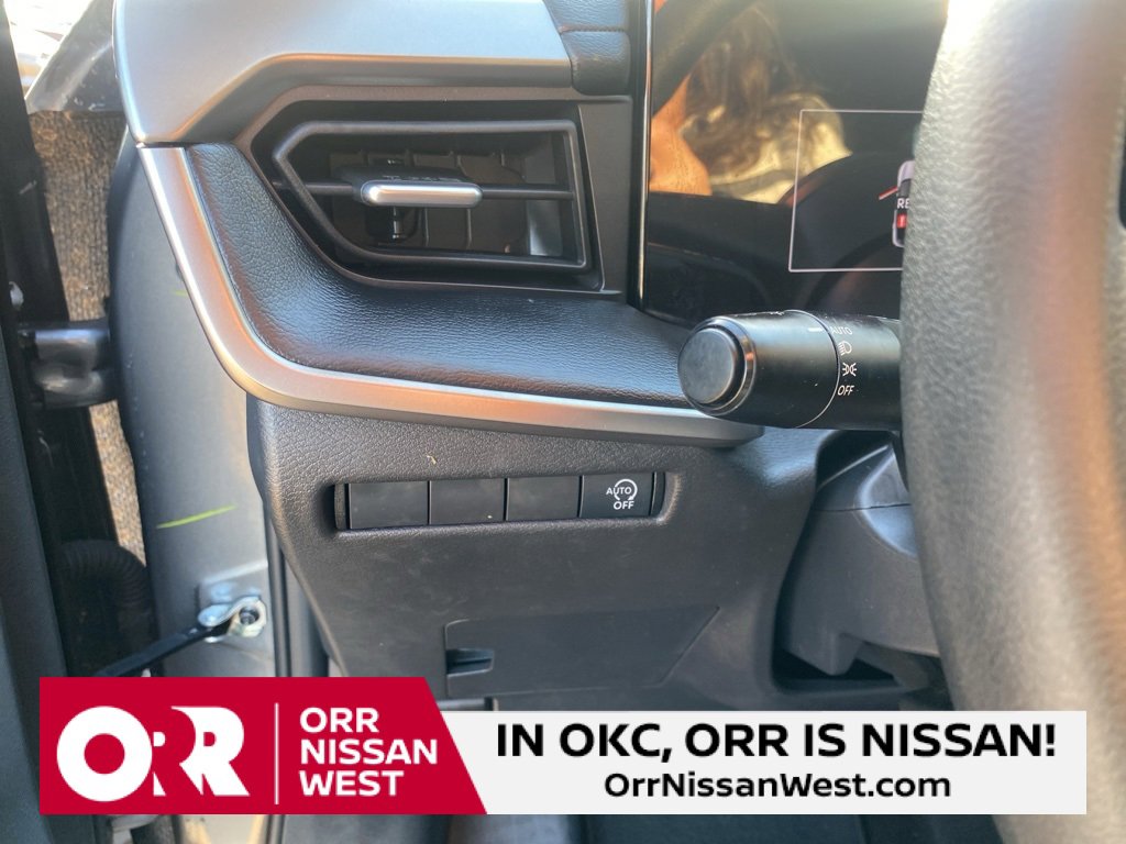 Used 2025 Nissan Kicks S image 27