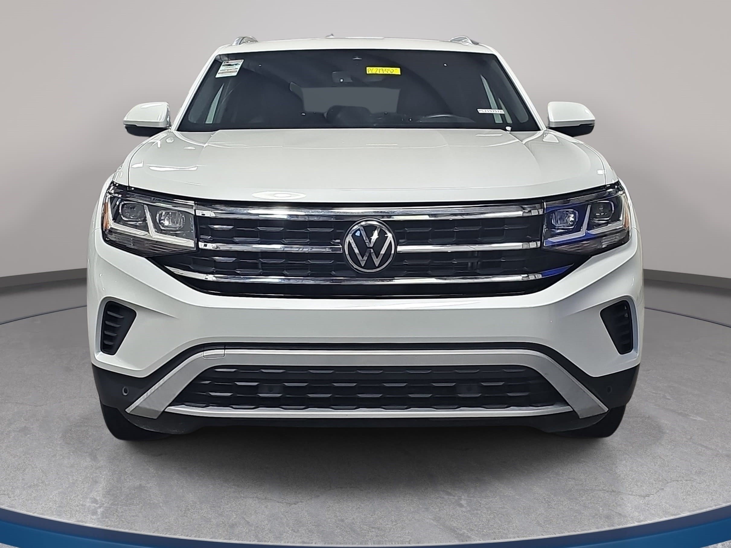 Used 2023 Volkswagen Atlas Cross Sport SEL AWD/4WD image 2