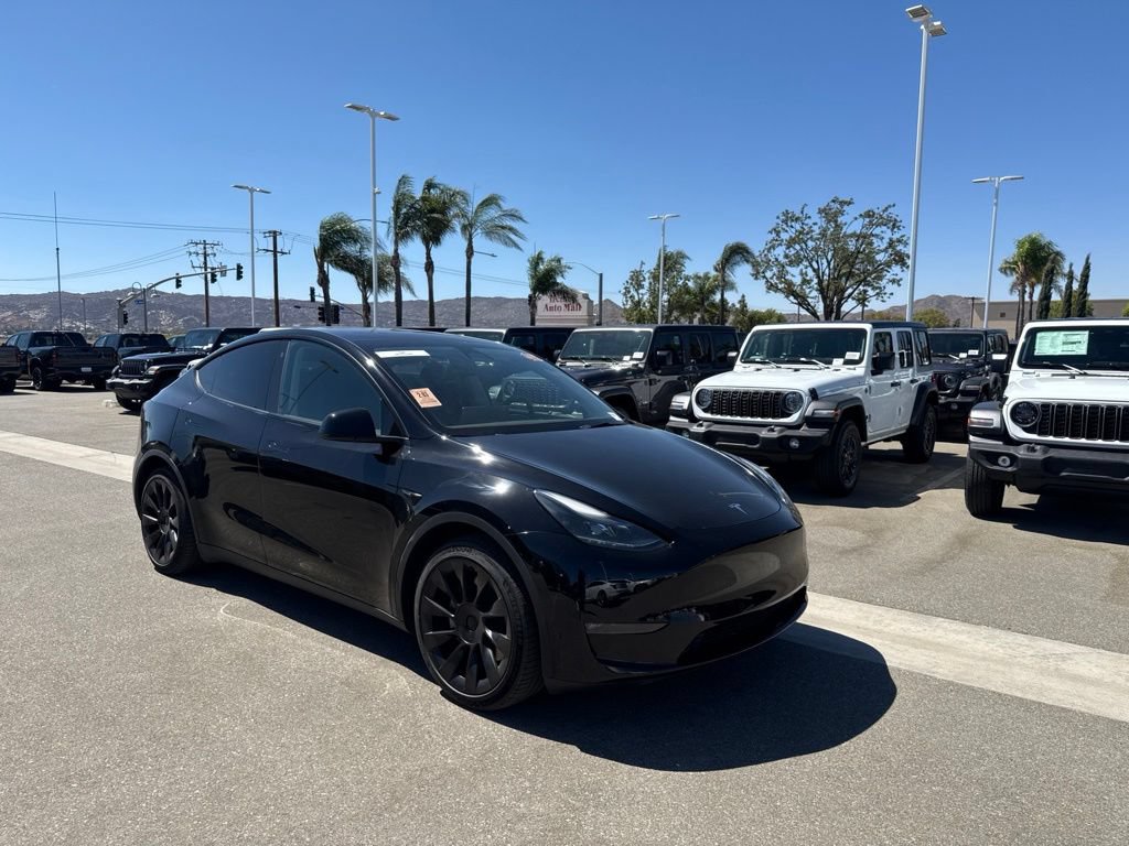 Used 2023 Tesla Model Y Long Range AWD/4WD image 2