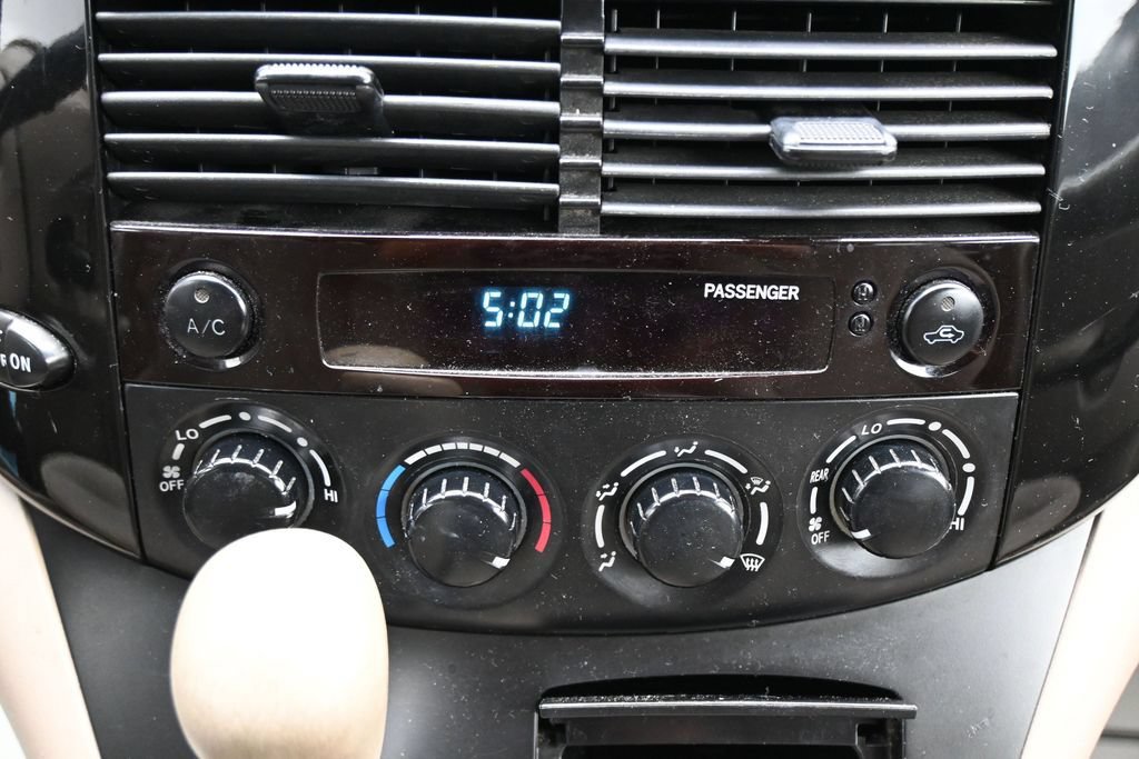Used 2005 Toyota Sienna LE w/ LE Pkg 2 FWD image 17