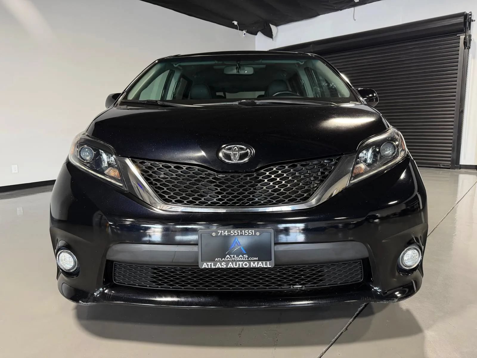 Used 2015 Toyota Sienna SE Premium FWD image 2
