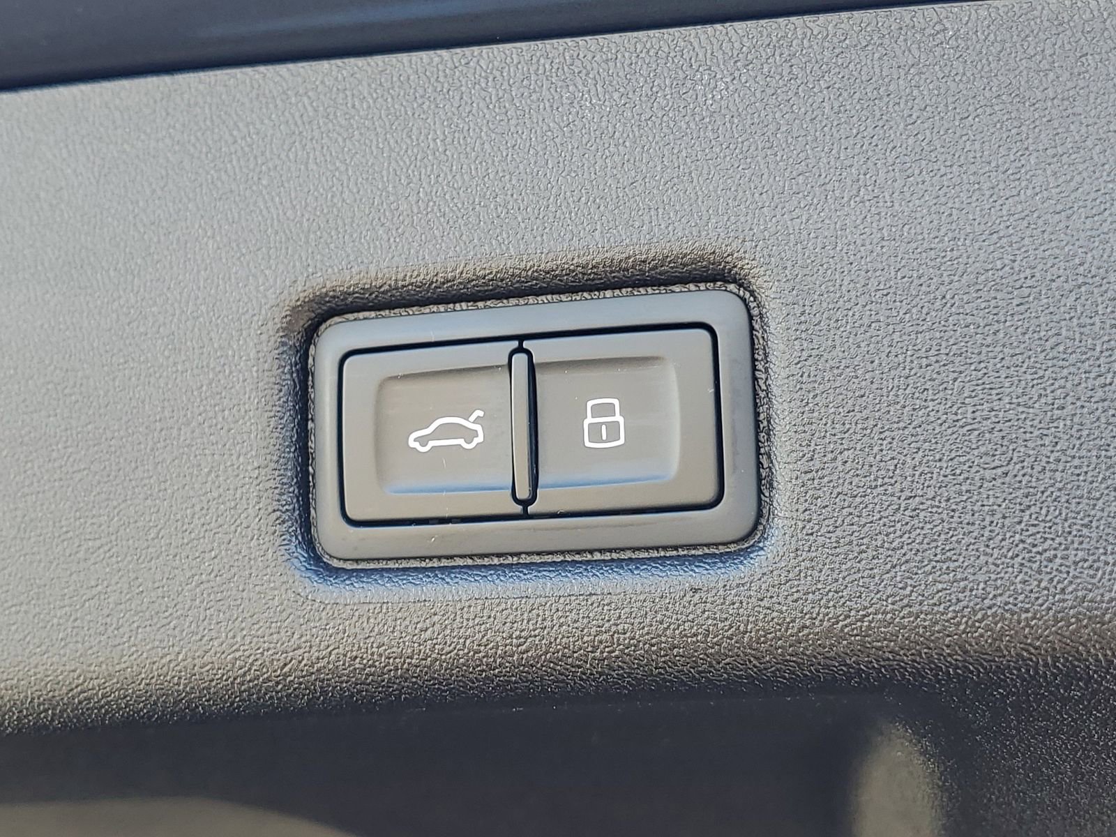 Used 2025 Audi Q5 Premium w/ Convenience Package image 10