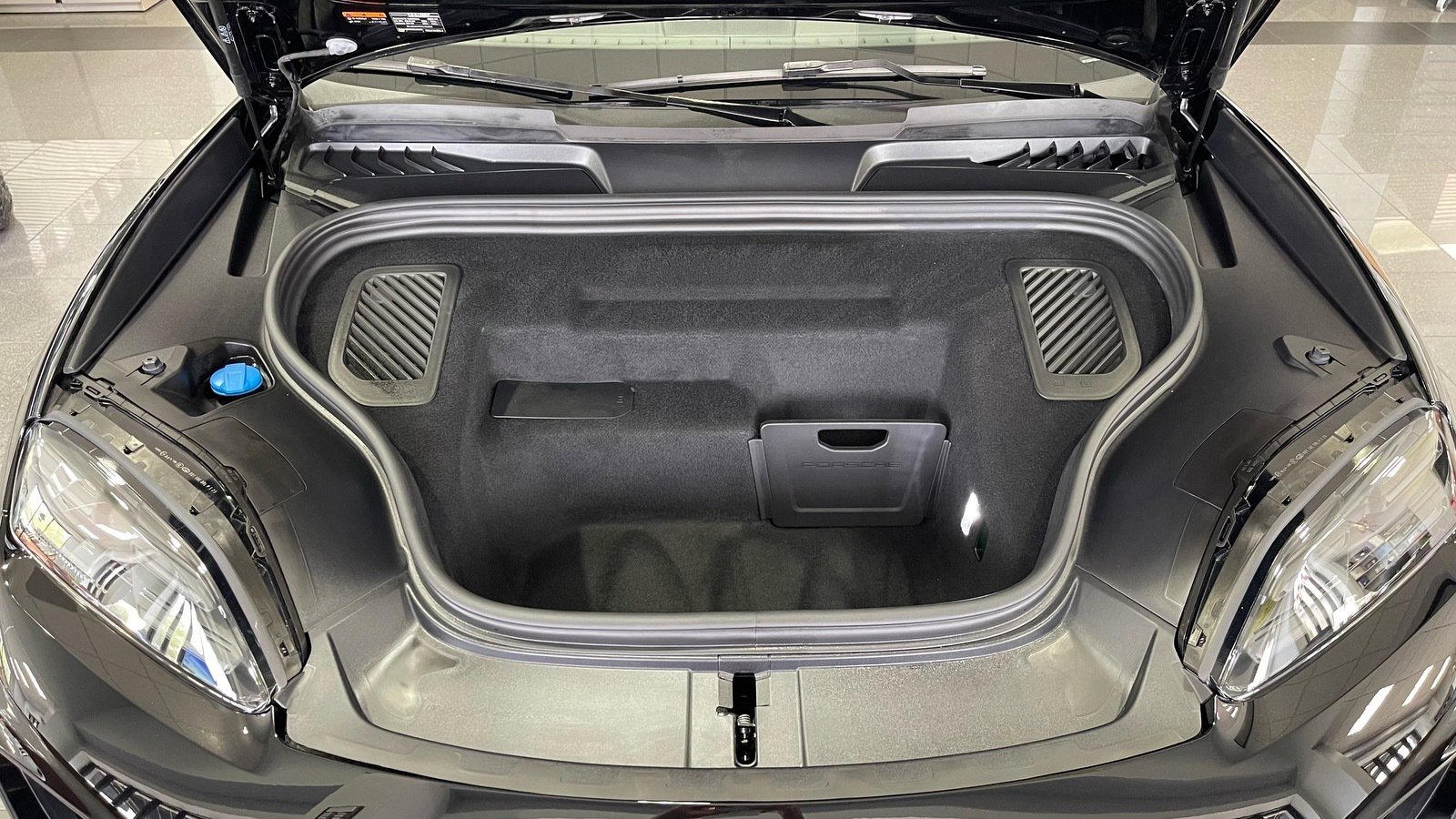 Used 2025 Porsche Macan Electric image 20