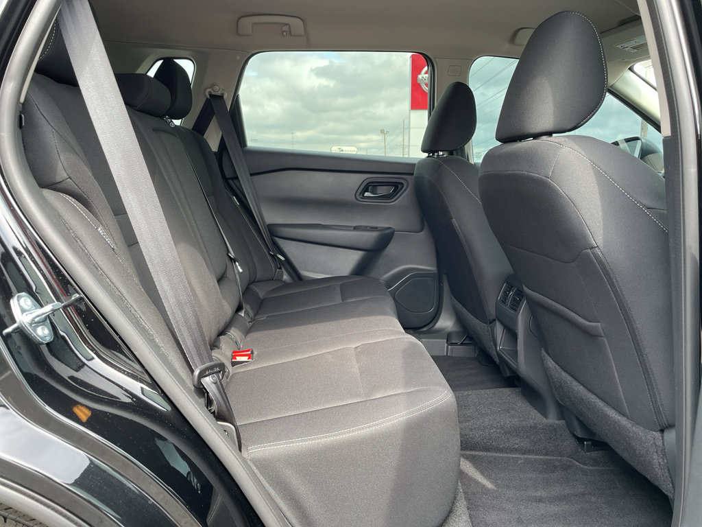 Used 2025 Nissan Rogue S image 17