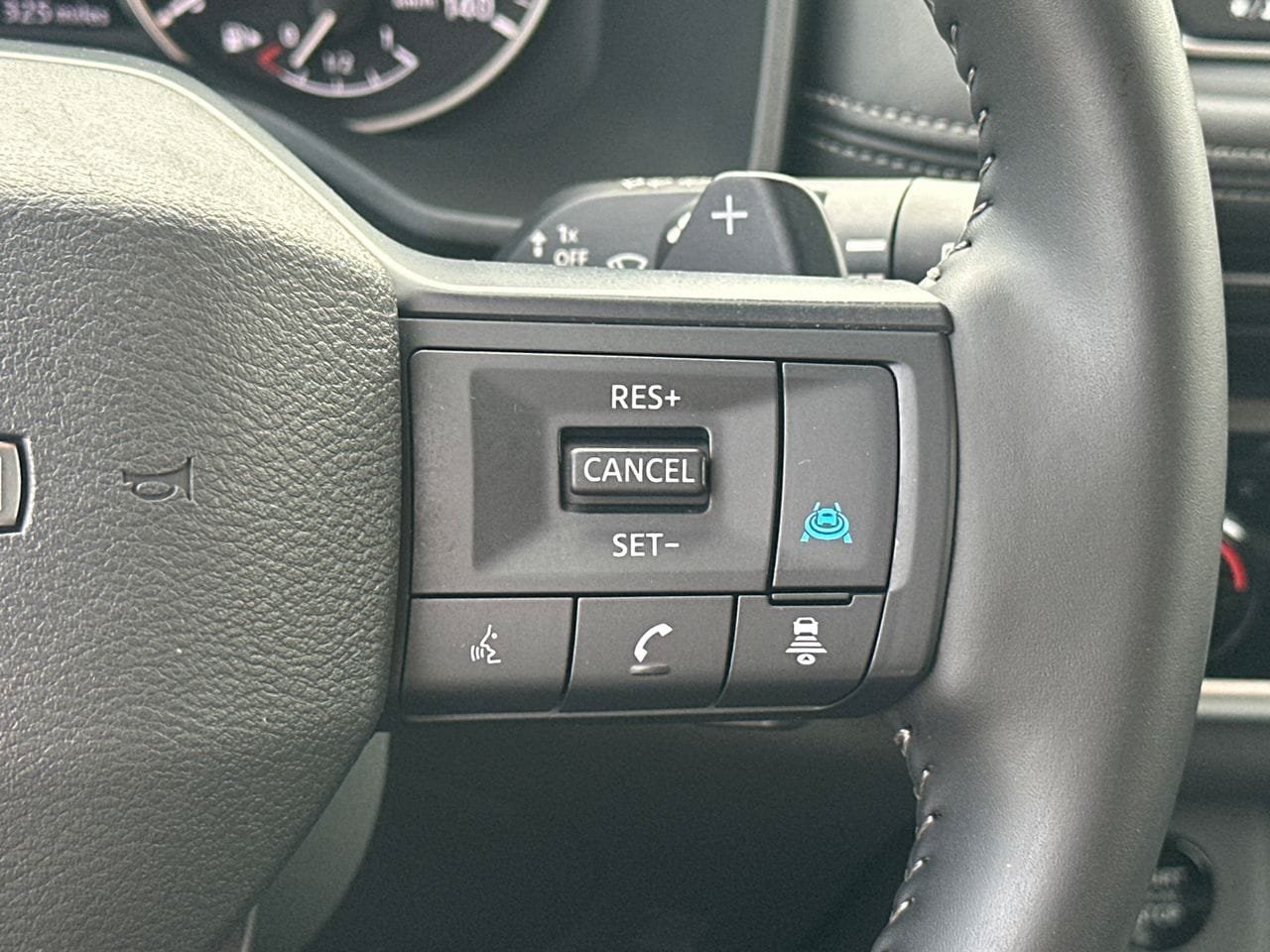 Used 2025 Nissan Rogue SV AWD/4WD image 28