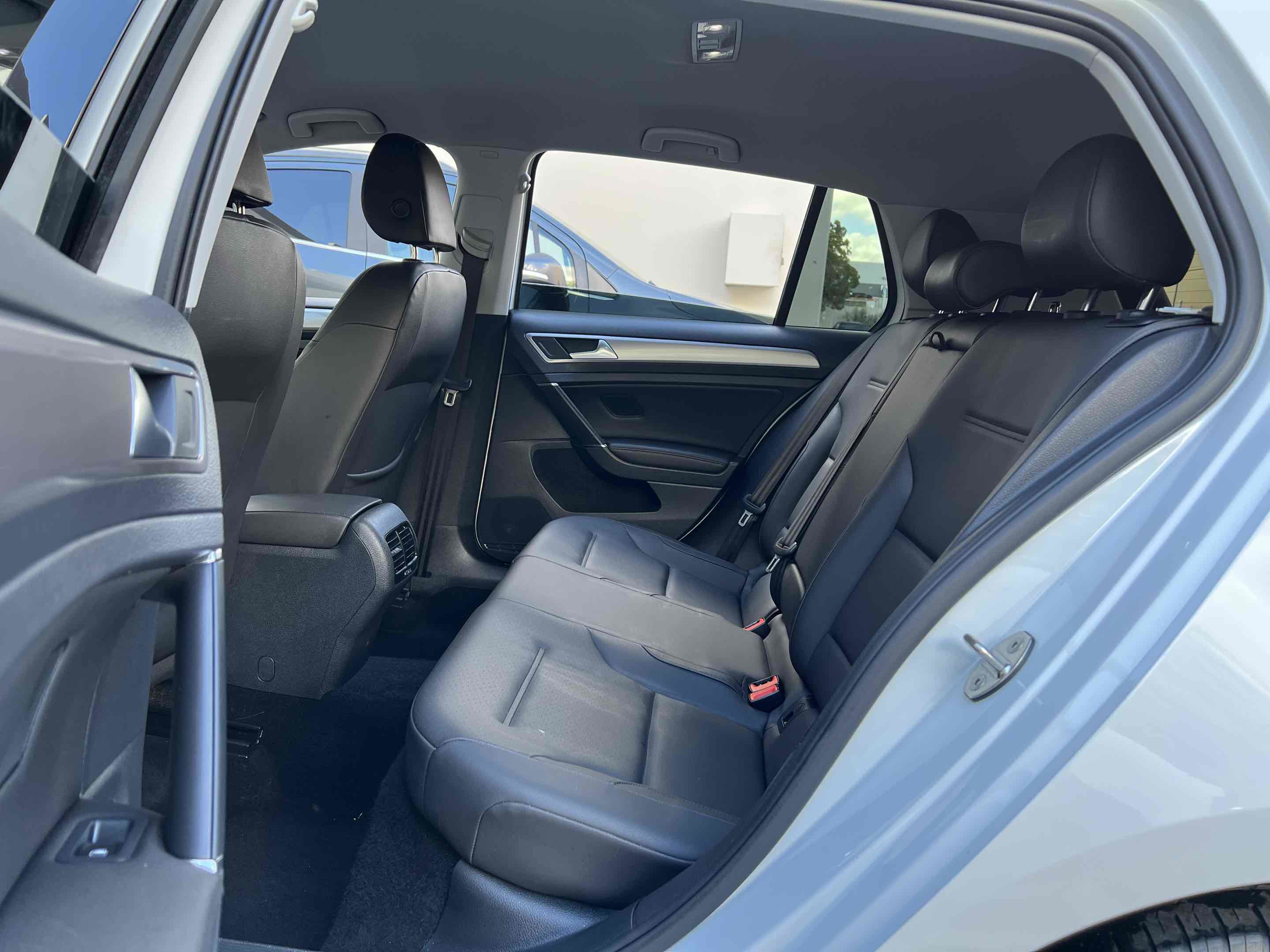 Used 2015 Volkswagen e-Golf SEL Premium FWD image 5