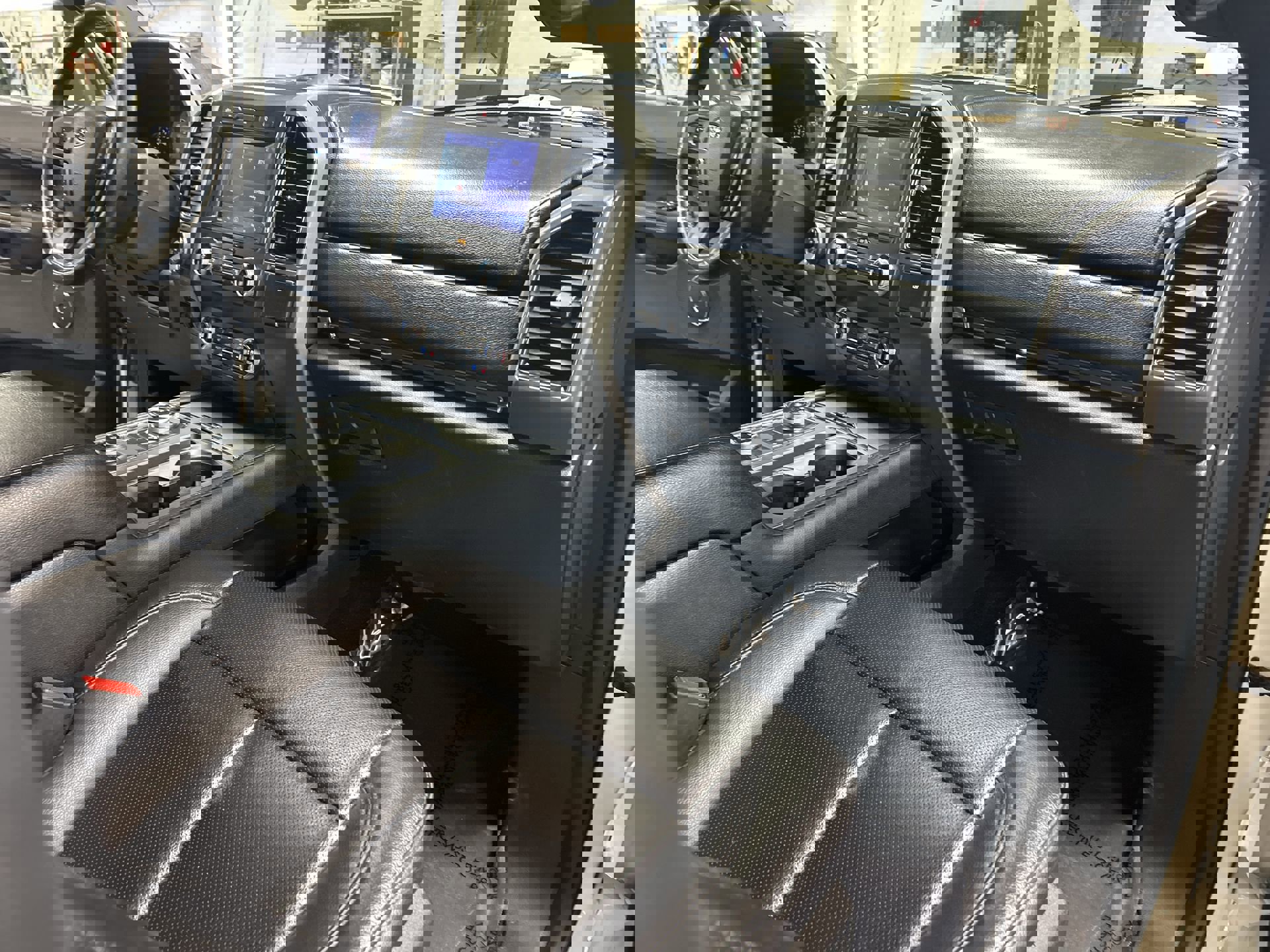 Used 2021 Ford Expedition XLT image 30