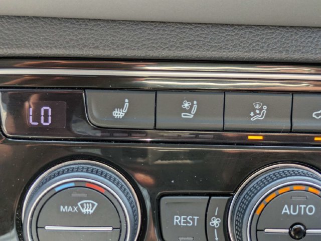 Used 2021 Volkswagen Atlas SEL Premium AWD/4WD image 24