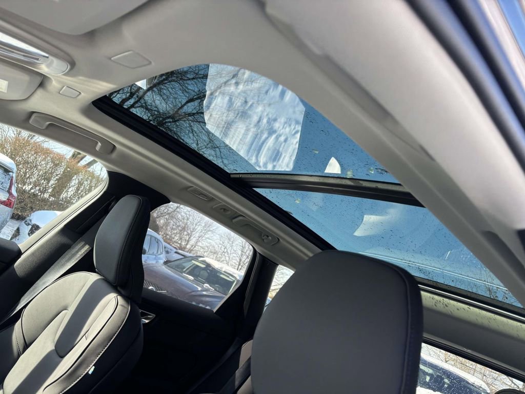 New 2026 Volvo XC60 B5 Plus w/ Protection Package Premier image 24