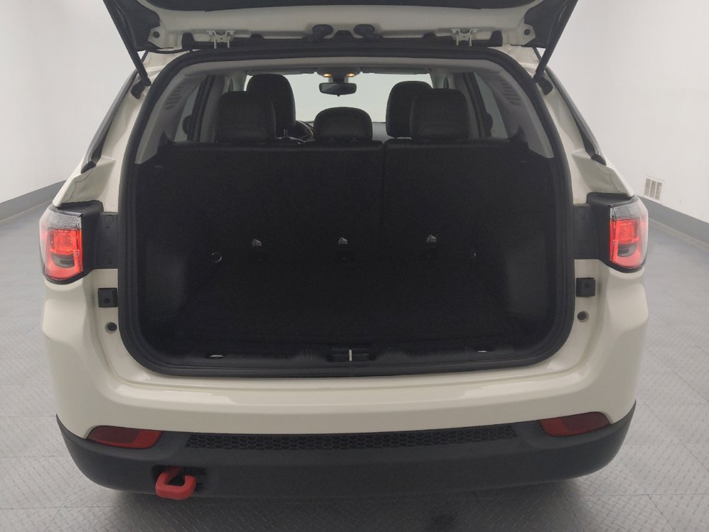 Used 2019 Jeep Compass Trailhawk w/ Cold Weather Group AWD/4WD image 29