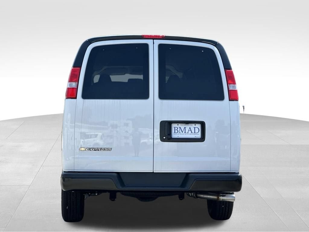 New 2026 Chevrolet Express 3500 LS RWD image 11